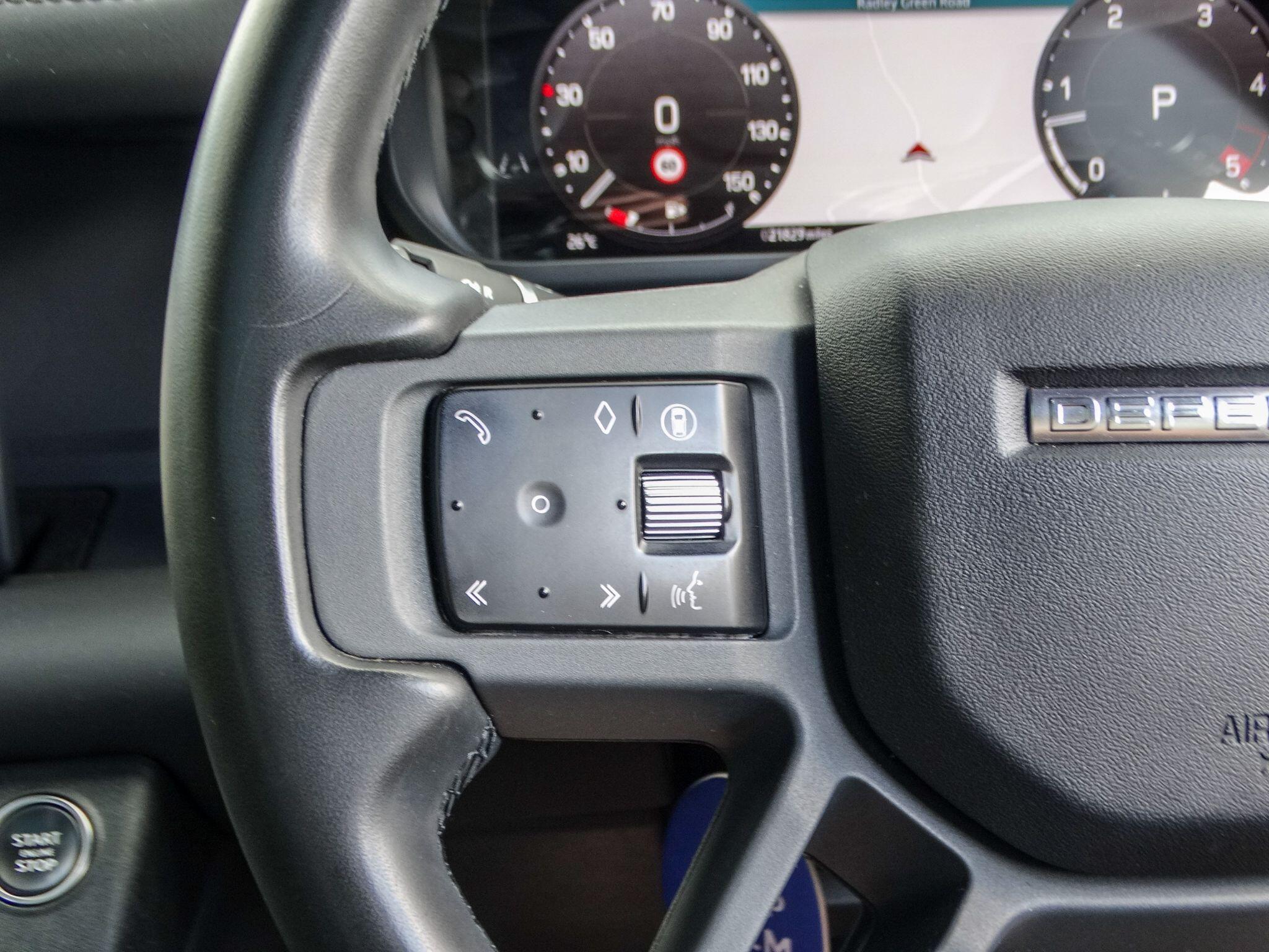 Land Rover Defender 110 3.0 D300 MHEV X-Dynamic SE Auto 4WD Euro 6 (s/s) 5dr — photo 37