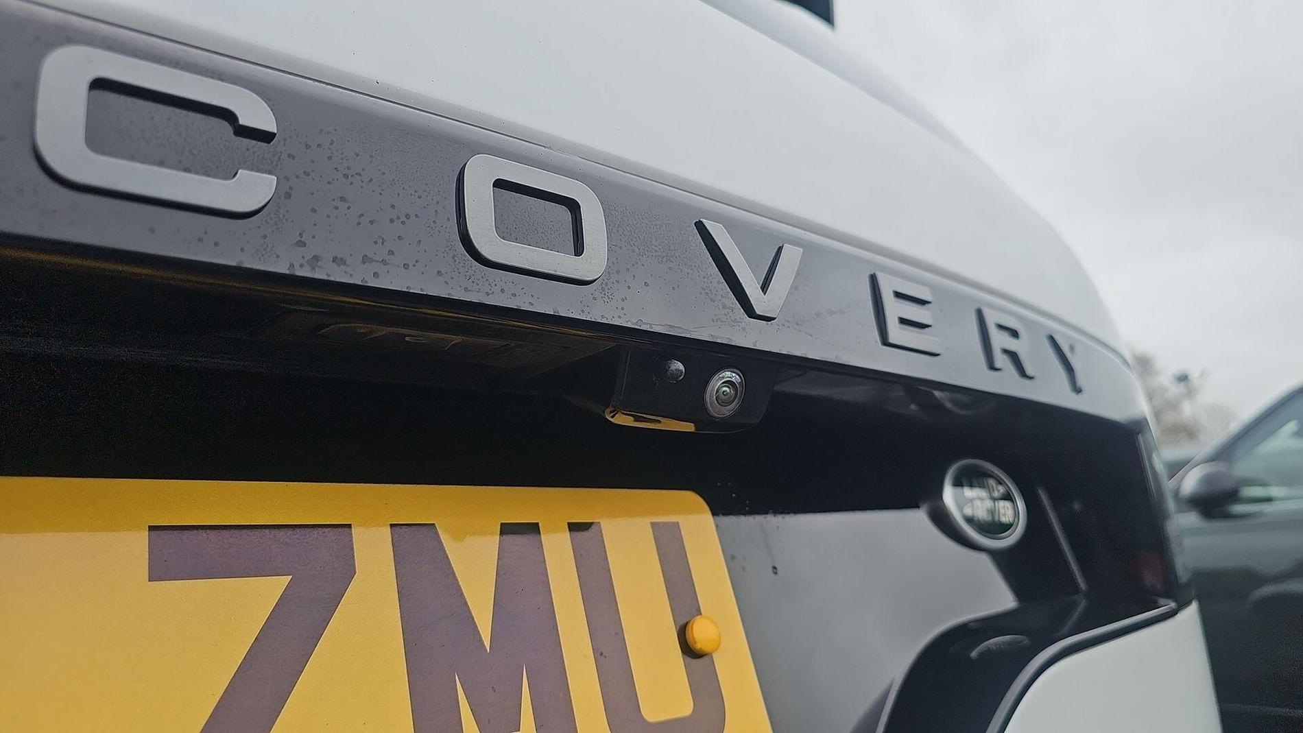 Land Rover Discovery Photo at-bdac427fff584ae5a56db31352140c63.jpg