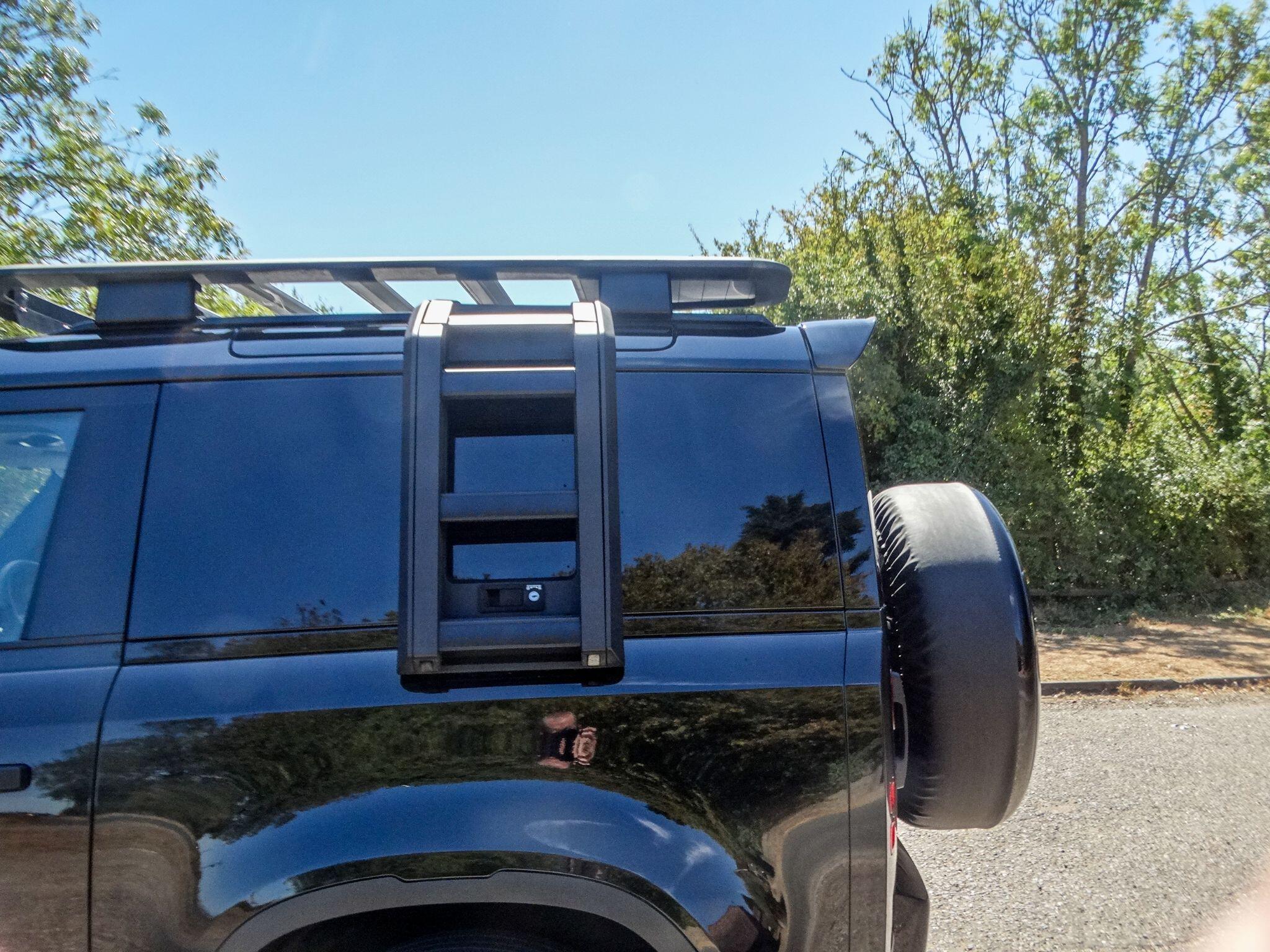 Land Rover Defender 90 3.0 D250 MHEV Hard Top SUV Auto 4WD SWB Euro 6 (s/s) 3dr — photo 17