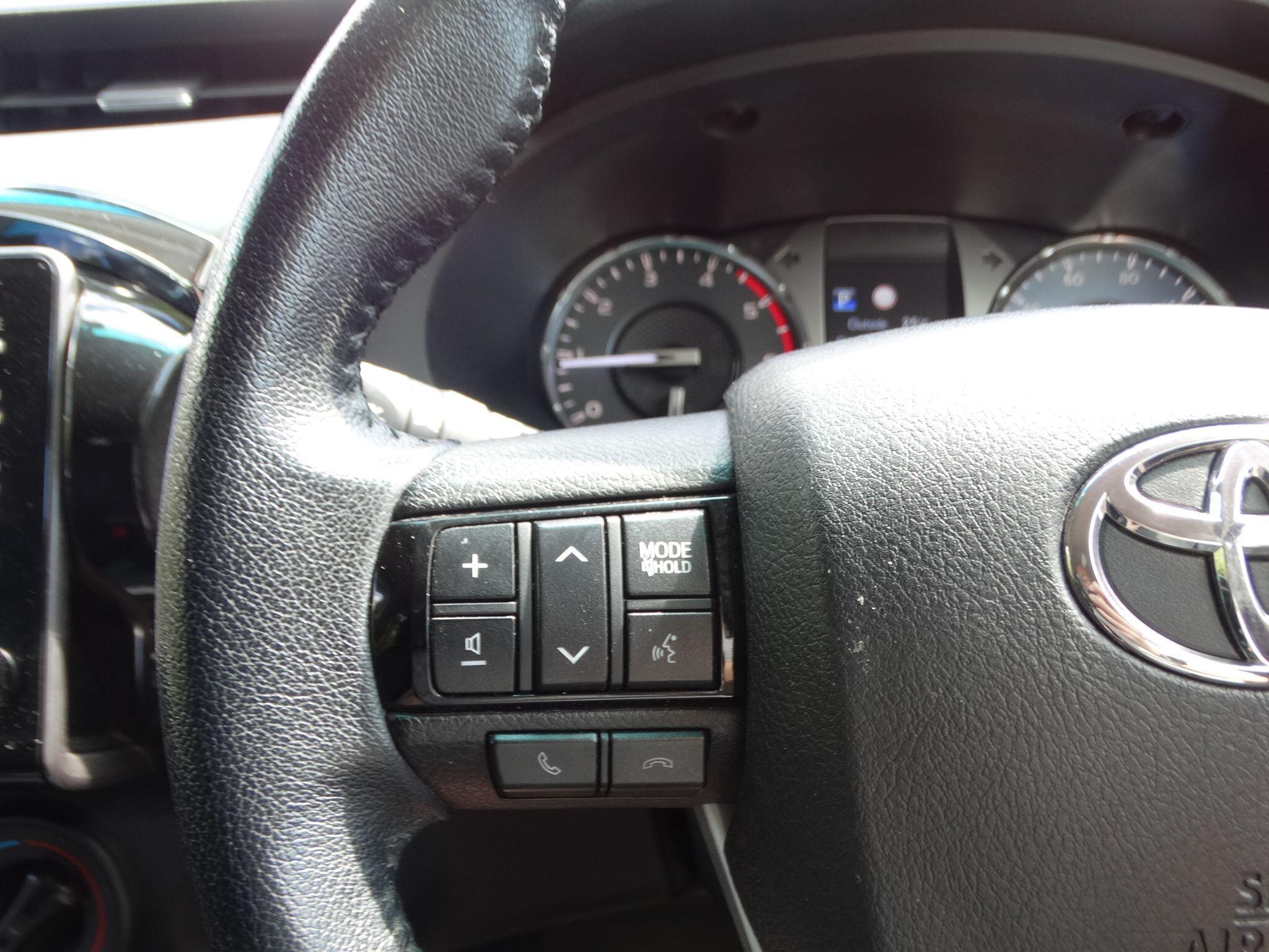 Toyota Hilux 2.4 D-4D Icon Auto 4WD Euro 6 (s/s) 4dr — photo 31
