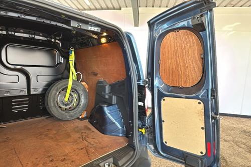 Ford TRANSIT COURIER Photo at-be1d3c3295334f83a98034735d59da46.jpg