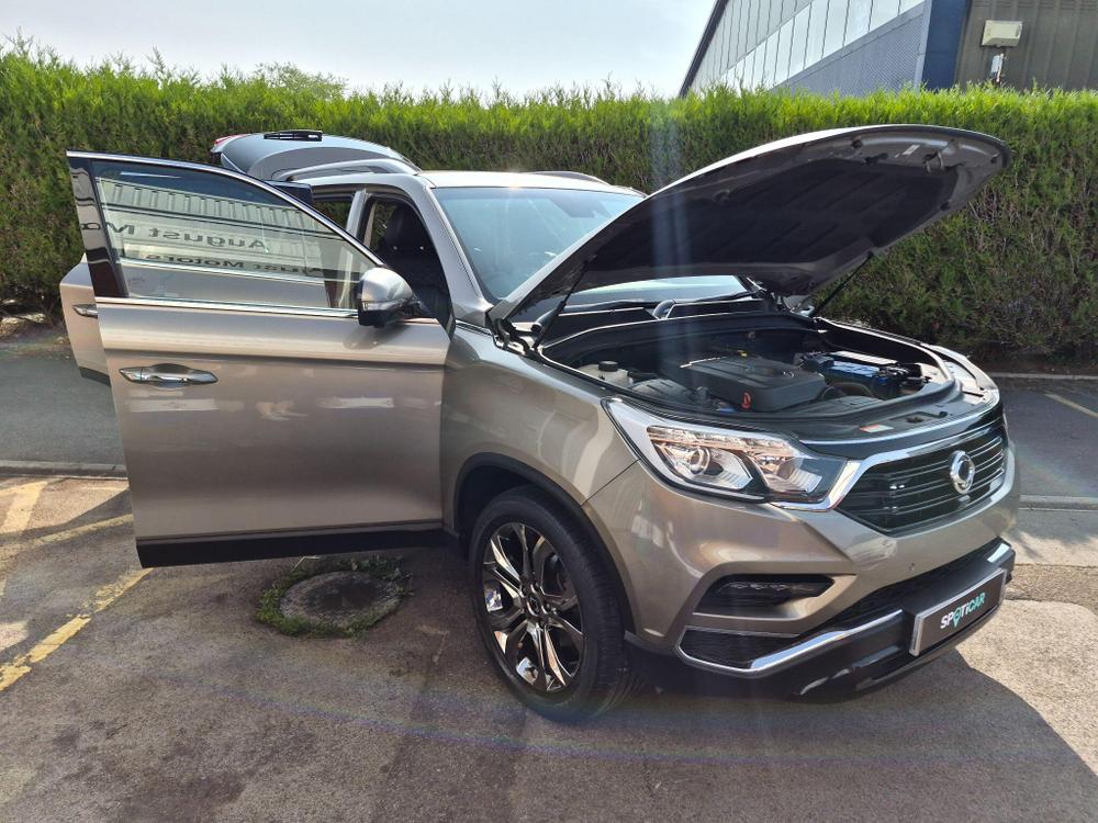SsangYong Rexton Photo at-be73a2137bc84a599cabd27aac0168dc.jpg