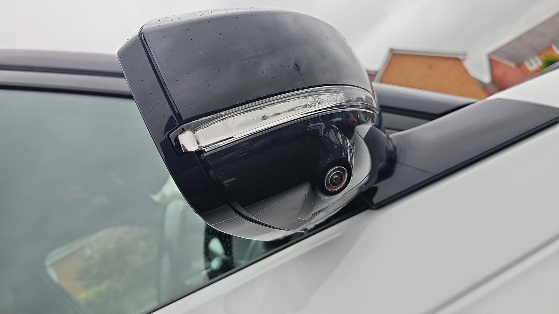 Land Rover Discovery Photo at-be8defb9d476491cb364dbf6774de120.jpg