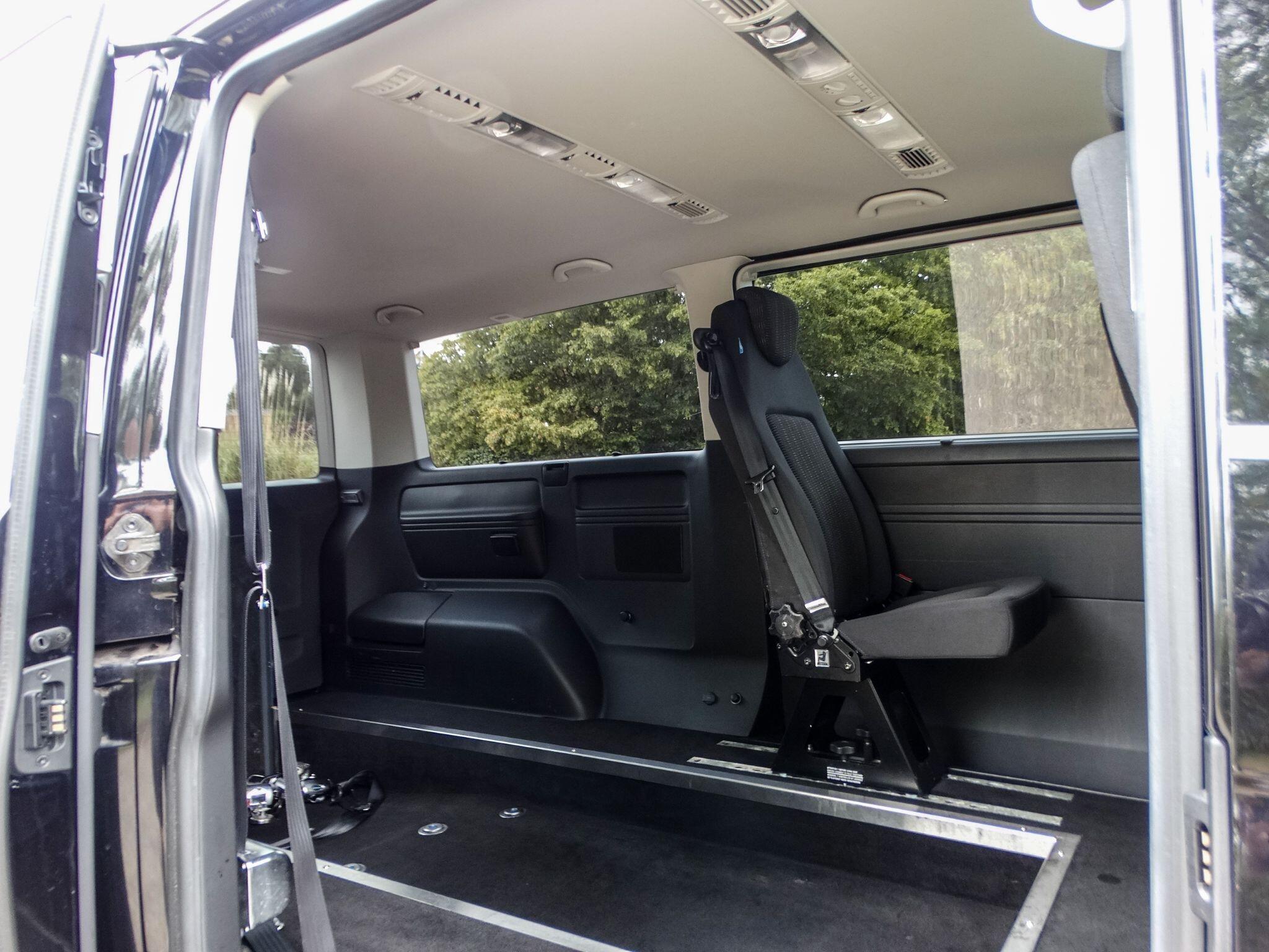 Volkswagen Transporter Shuttle 2.0 TDI BlueMotion Tech SE FWD LWB Euro 6 (s/s) 5dr — photo 14