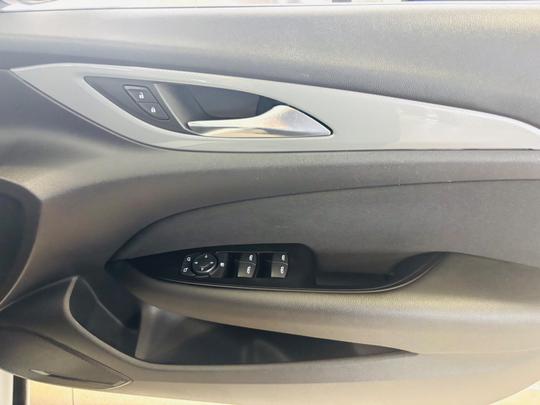 Vauxhall Insignia Photo at-bec5921cfbdf445d994b965a940cae44.jpg