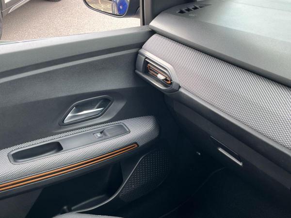 Dacia Sandero Stepway Photo at-bec70fc91bbf4df7ba695e6658a64b76.jpg
