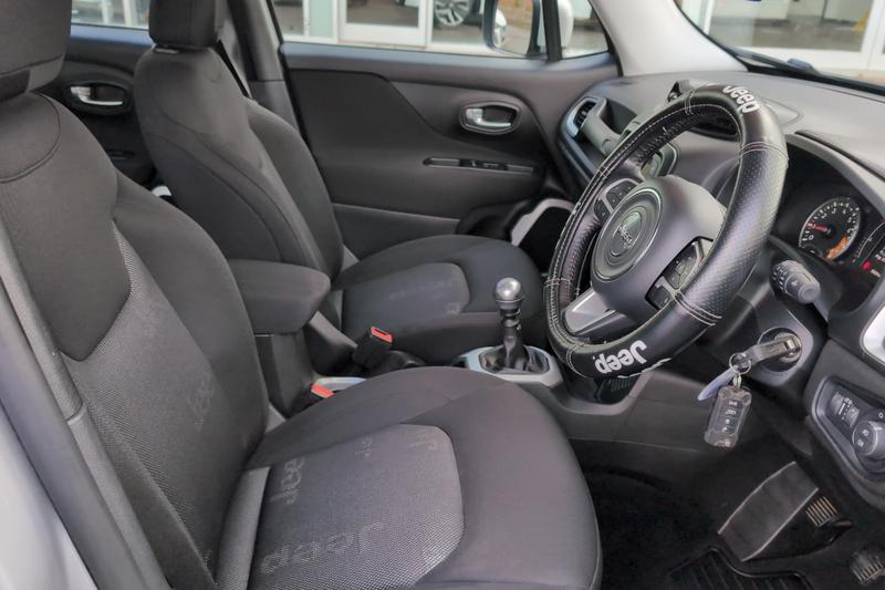 Used Jeep Renegade ND18KGY 10