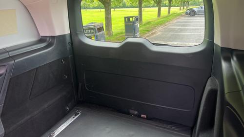 Mercedes-Benz Vito Photo at-beccc725bc564e7f840b973fb7b2f5fa.jpg