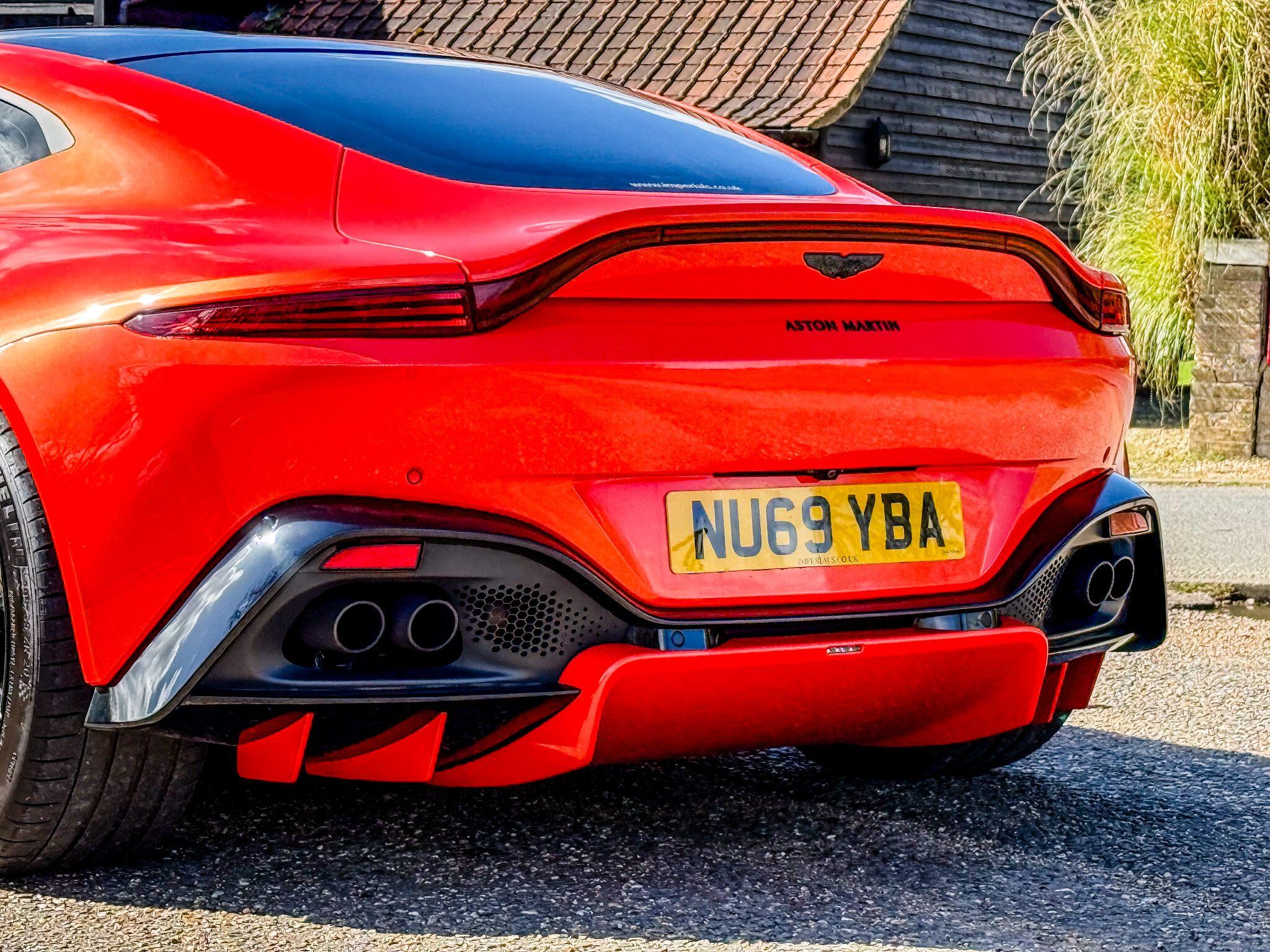 Aston Martin Vantage 4.0 V8 Auto Euro 6 2dr — photo 9