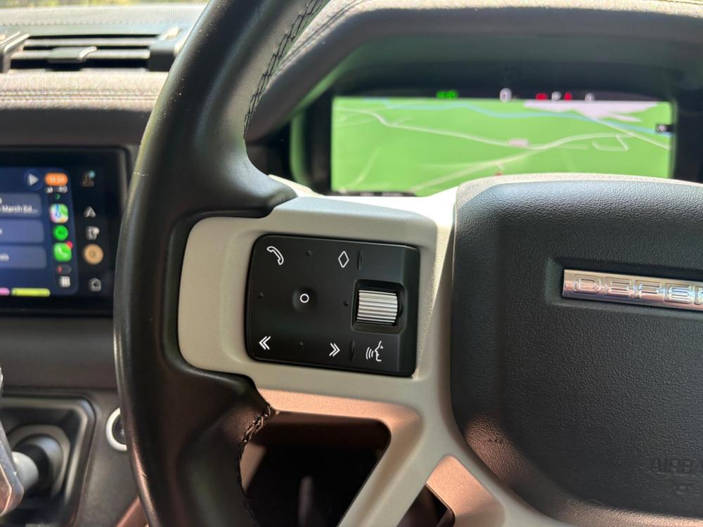 Land Rover Defender 110 Photo at-bee5e55faff24ce4b716ed18971c5778.jpg