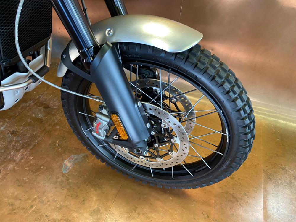 TRIUMPH Scrambler 1200 Photo at-bf2cf4c0202d4178b2834dff4ee7a58d.jpg