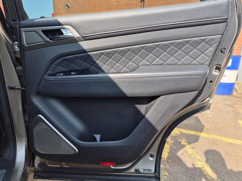 SsangYong Rexton Photo at-bf54a8daad934a07b6b381eba2943ba6.jpg