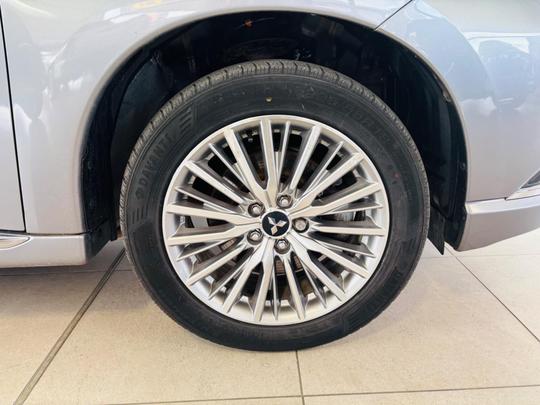 Mitsubishi Outlander Photo at-bf7ae4f0ba1548a2872549112d75ce58.jpg