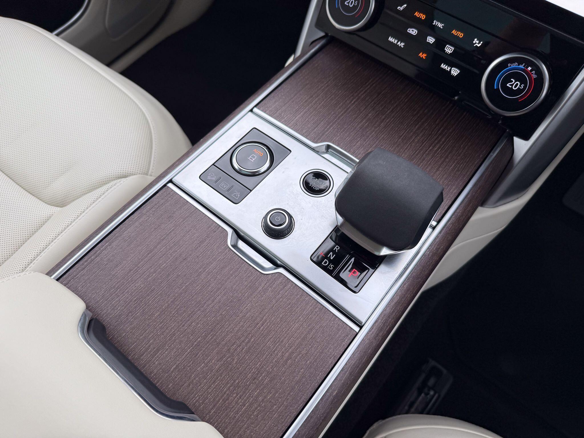 Land Rover Range Rover 3.0 P440e 38.2kWh SE SUV 5dr Petrol Plug-in Hybrid Auto 4WD Euro 6 (s/s) (440 ps) — photo 43