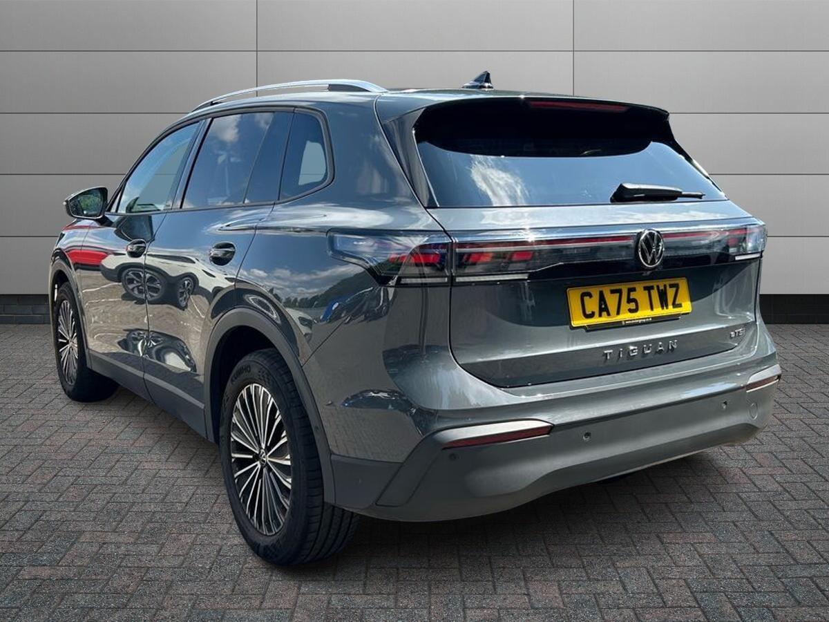 Volkswagen Tiguan Photo at-bf7efc7d656f49b3baa63378f8e0faf5.jpg