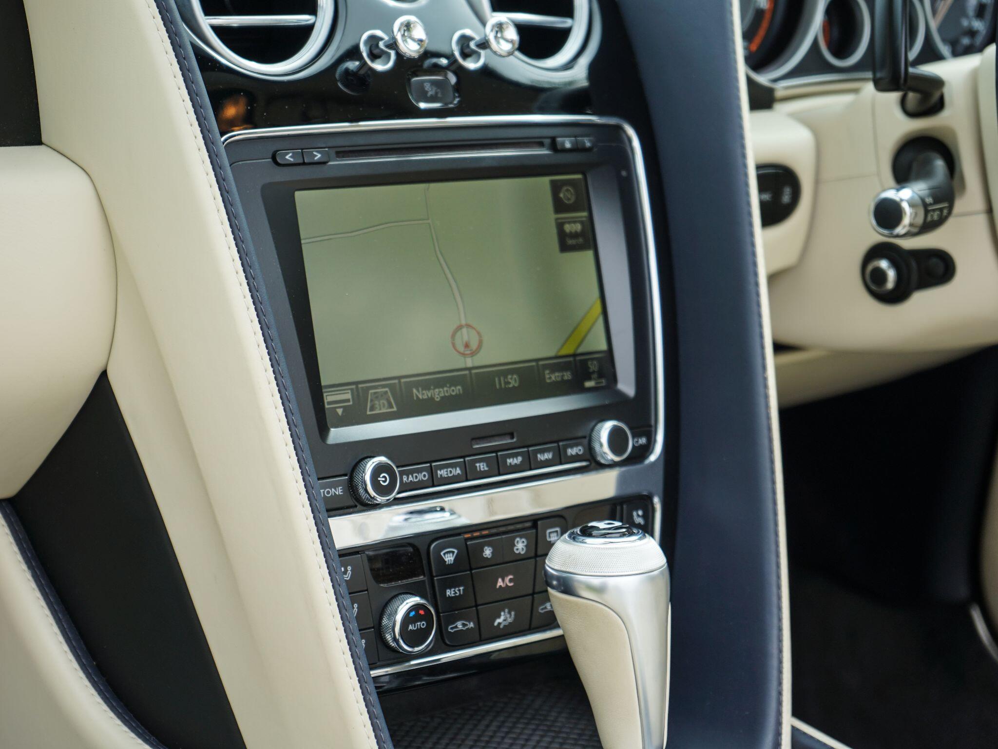 Bentley Continental 4.0 V8 GTC S Convertible 2dr Petrol Auto 4WD Euro 5 (528 ps) — photo 18