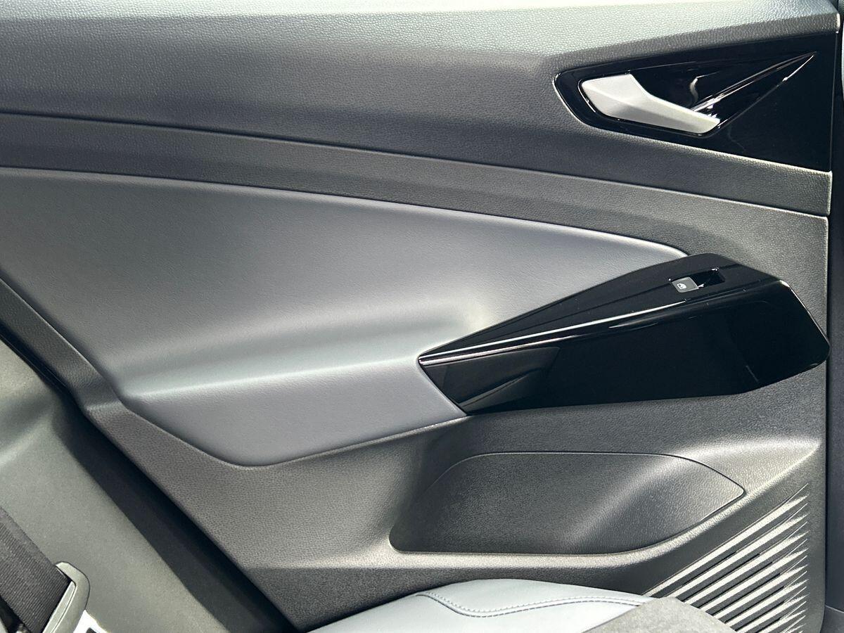 Volkswagen ID.4 Photo at-bfda5ad1caad49599fb0b48835de1b72.jpg