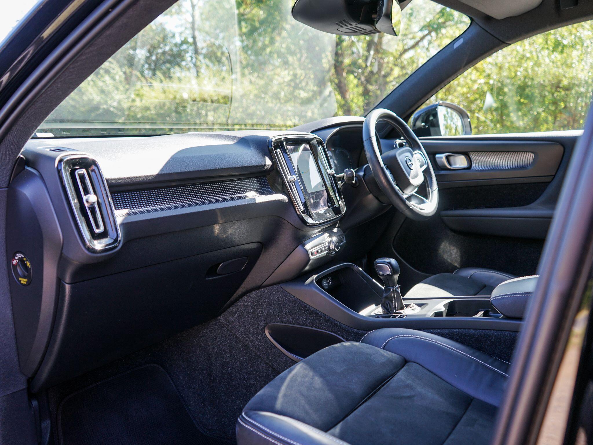 Volvo XC40 1.5 T3 R-Design Euro 6 (s/s) 5dr — photo 15