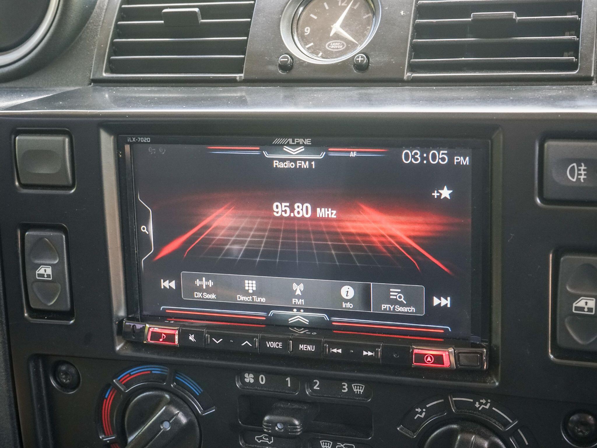 Land Rover Defender 110 2.2 TDCi XS Utility Wagon Double Cab 5dr Diesel Manual 4WD MWB Euro 5 (122 ps) — photo 33