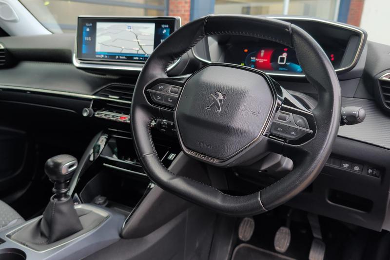 Used Peugeot 2008 YG70CVW 32