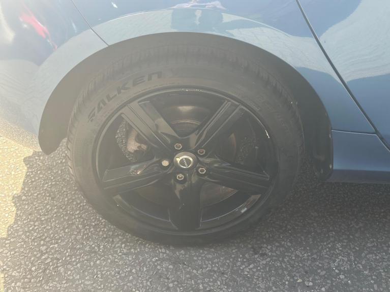 Used Volvo V40 YT18VLJ 14