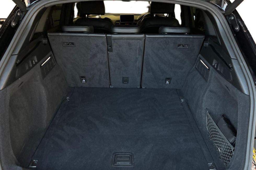 Audi Q5 Photo at-c01ba6c3abff4a21b6b1edab58591f83.jpg