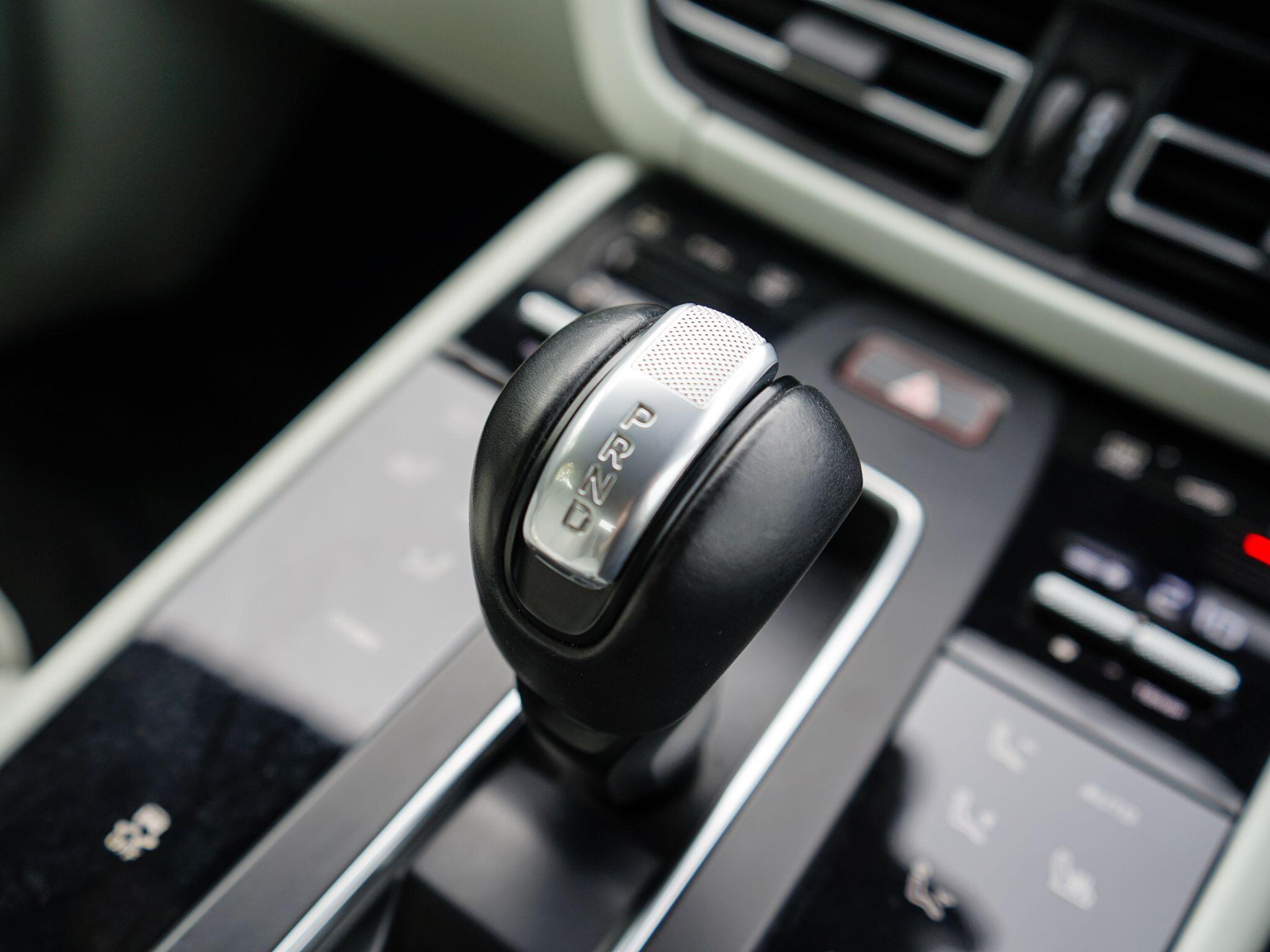 Porsche Macan 2.0T PDK 4WD Euro 6 (s/s) 5dr — photo 36