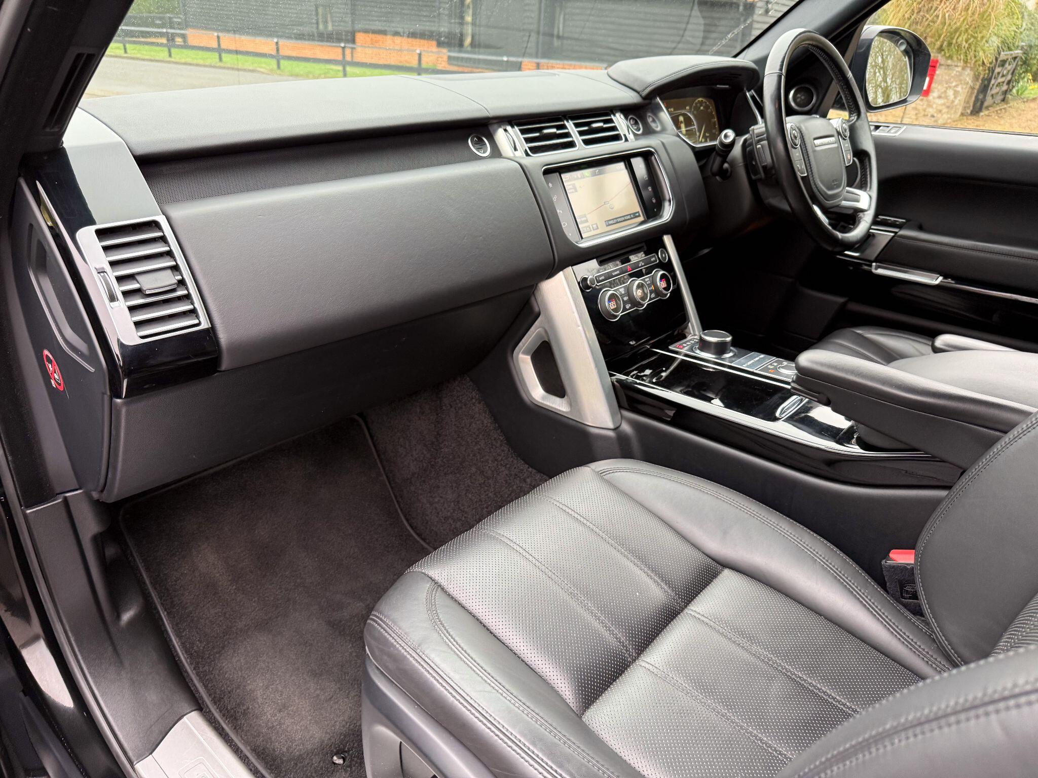 Land Rover Range Rover 3.0 TD V6 Vogue Auto 4WD Euro 6 (s/s) 5dr — photo 11