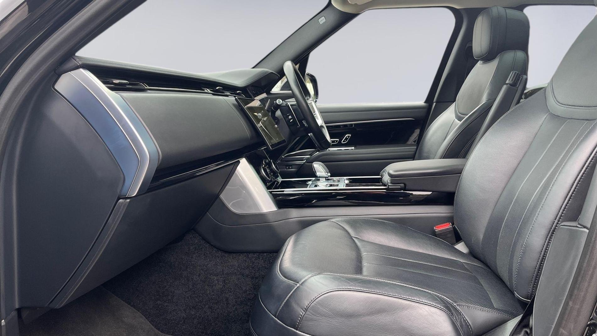 Land Rover Range Rover Photo at-c17d5f4abca340c6af32f5e4bff9b339.jpg