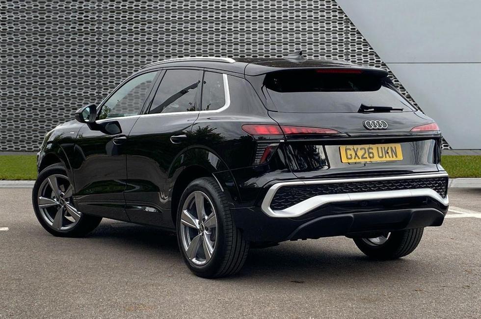 Audi Q3 Photo at-c1b7f0294cd0440e82ebece73d7549e0.jpg