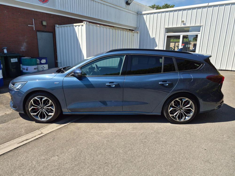Ford Focus Photo at-c23ba2a63f294f3c83d82ca0d995700d.jpg