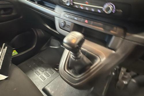 Vauxhall VIVARO Photo at-c242782f469e468a96606a01f31e5a8b.jpg