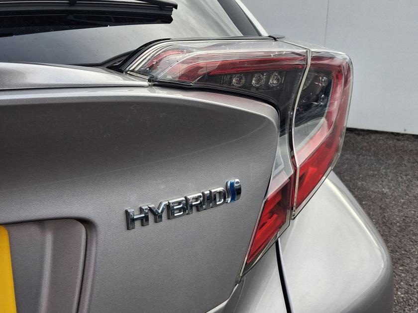 Toyota C-HR Photo at-c308e8d336544992ba68be0b69e2d4ca.jpg