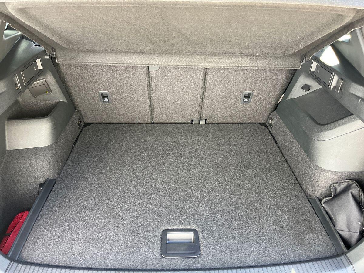 Volkswagen Tiguan Photo at-c30c3866944d45d4ba708d3bbc15fe67.jpg