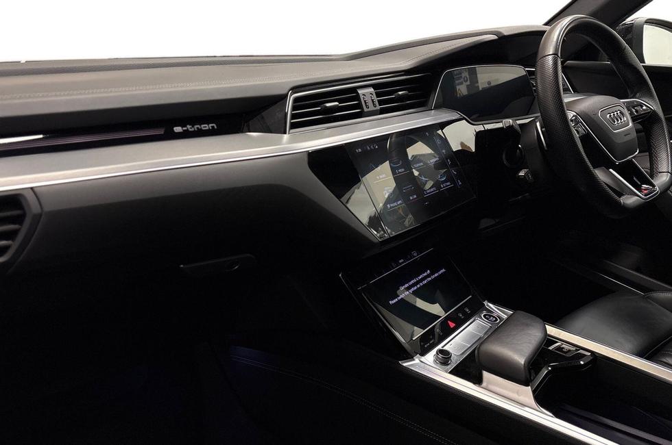 Audi e-tron Photo at-c31ed85b923e4c72be0e9cb7de3a3054.jpg