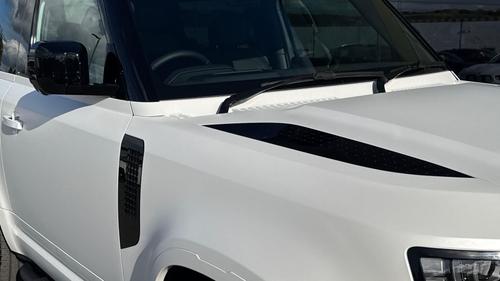 Land Rover Defender Photo at-c333696ddf594c9bbe5a75b6ca0ddfa0.jpg