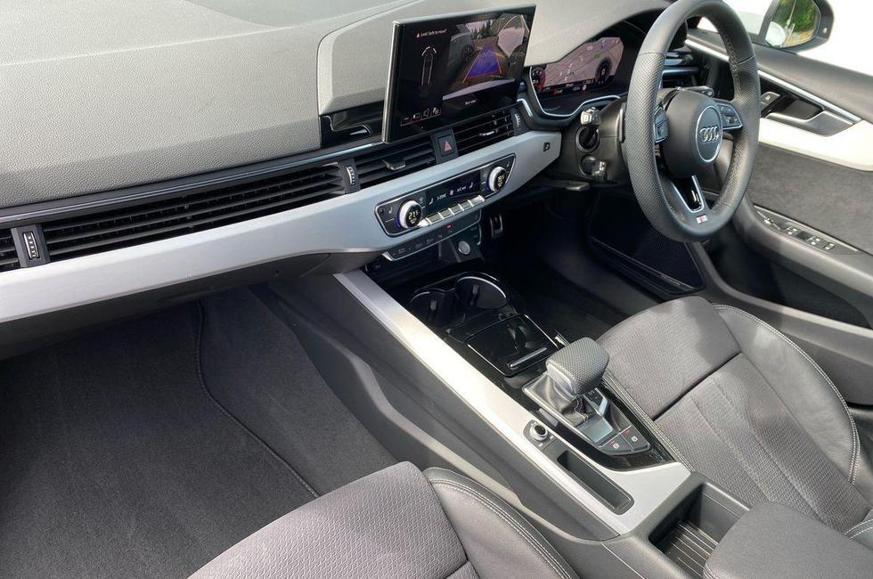 Audi A4 Photo at-c33819f958bc44318b544cffefec3d40.jpg