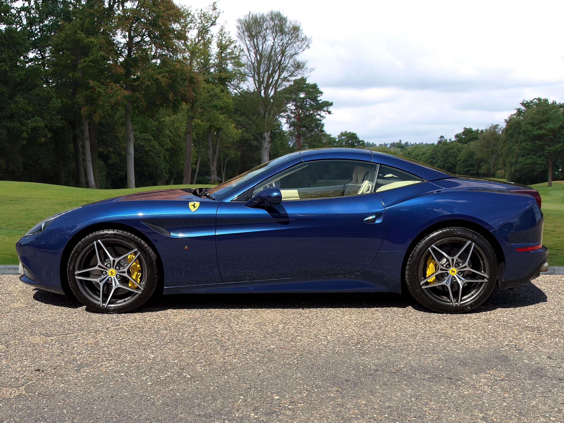 Ferrari California 3.8 V8 T Convertible 2dr Petrol F1 DCT Euro 6 (s/s) (560 ps) — photo 34