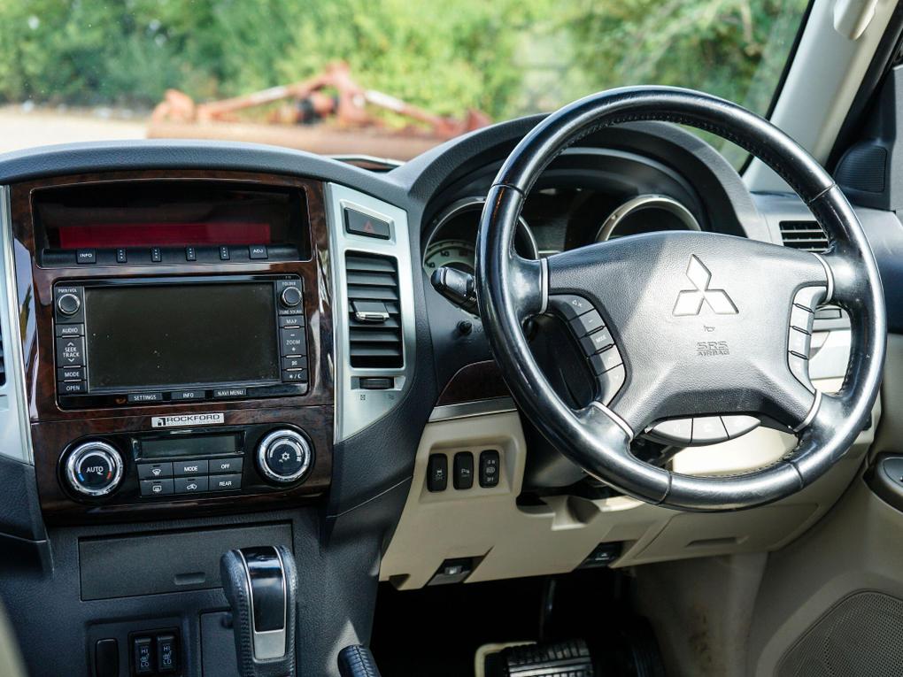 Used Mitsubishi Shogun WJ65YCS 16
