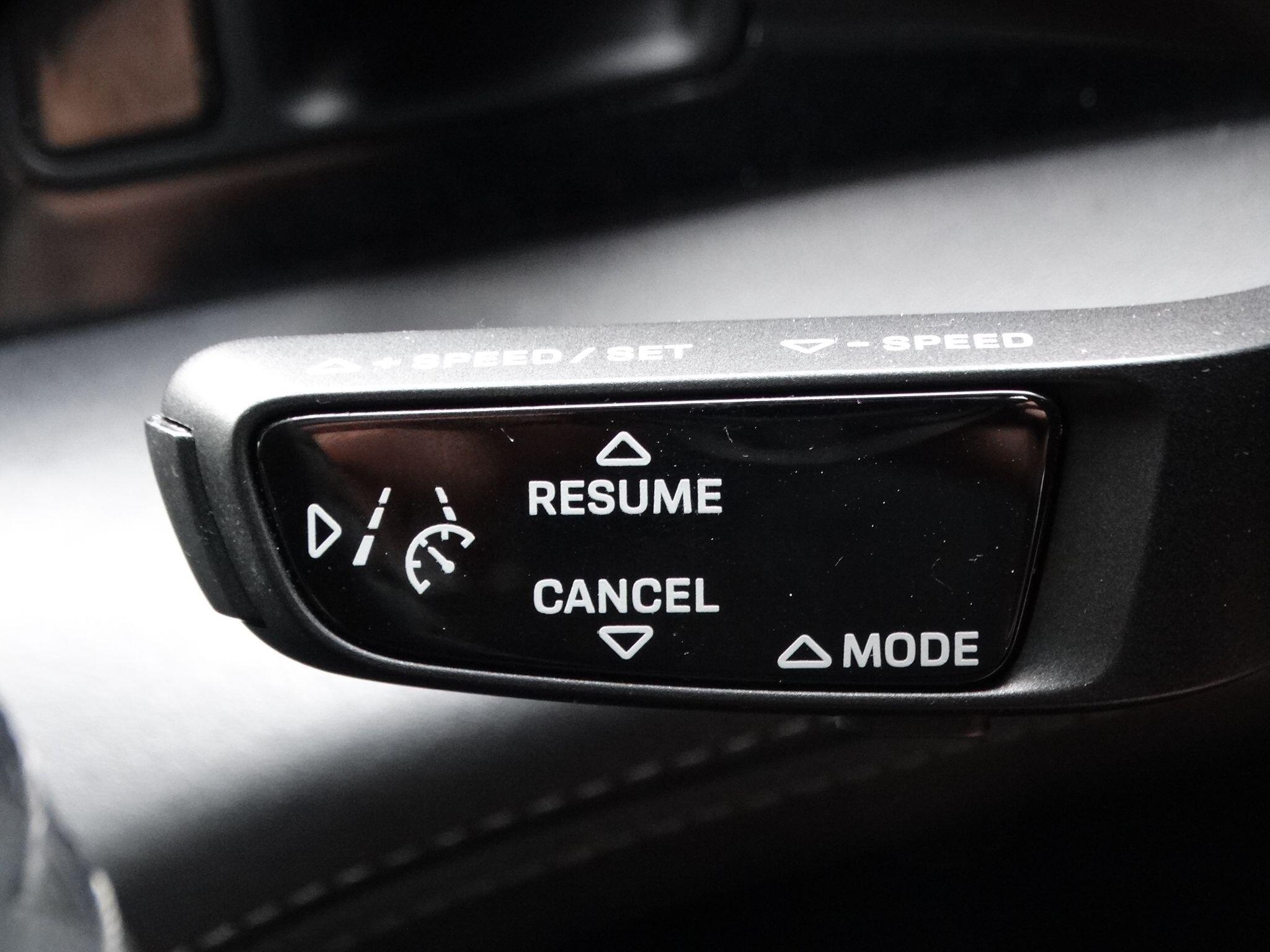 Porsche Taycan Performance Plus 93.4kWh 4S Auto 4WD 4dr (11kW Charger) — photo 32