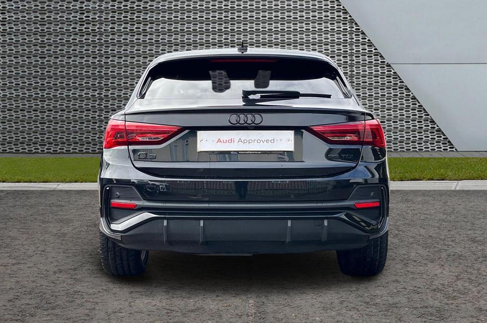 Audi Q3 Photo at-c441883a66eb4debba26b89cb111918c.jpg