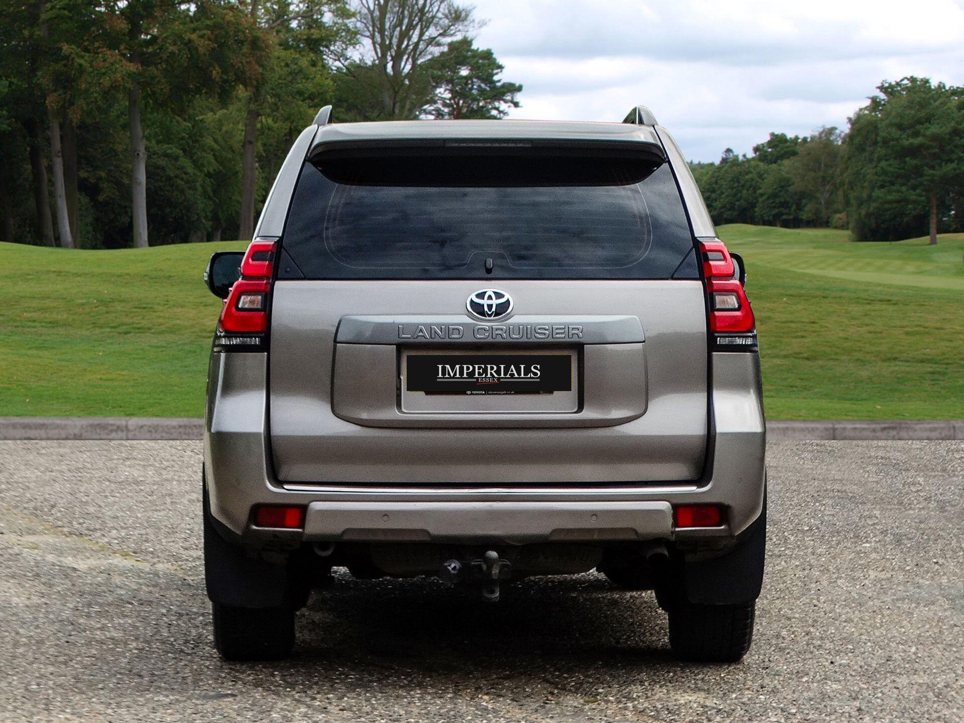 Toyota Land Cruiser 2.8D Active SUV 5dr Diesel Auto 4WD Euro 6 (s/s) (7 Seat) (204 ps) — photo 11