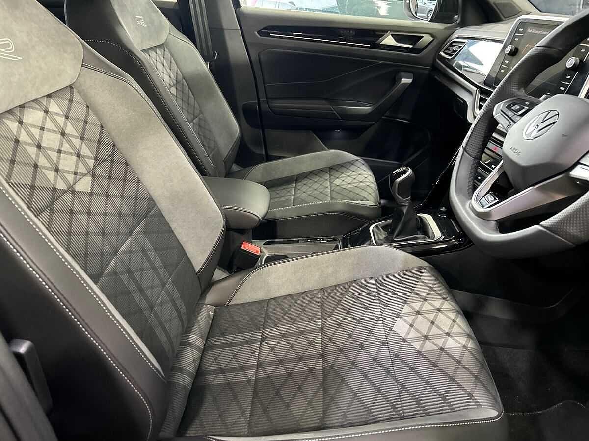 Volkswagen T-Roc Photo at-c486504b8c7f4c18bcbf1c5be4b8c68f.jpg