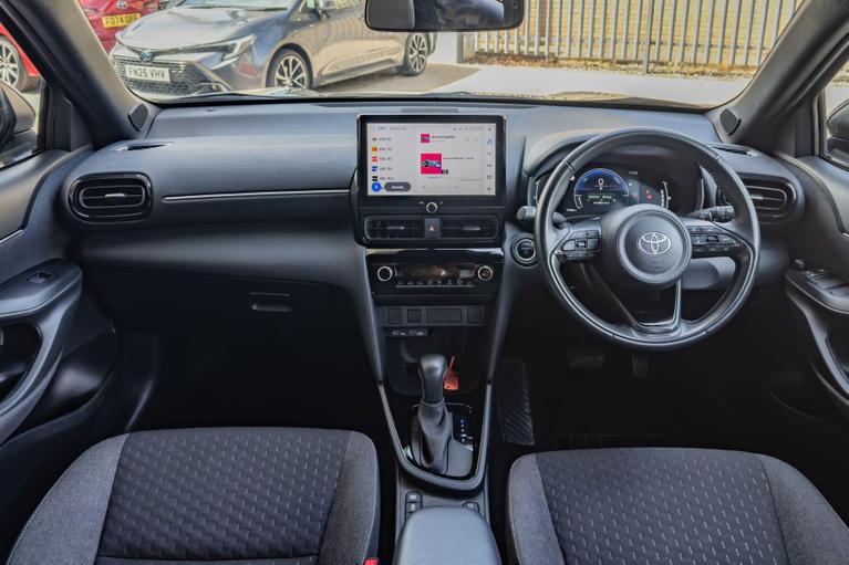 Used Toyota Yaris Cross RO74OJD 12