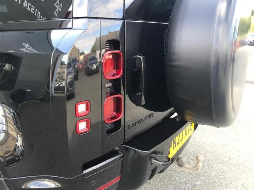 Land Rover Defender 110 Photo at-c48c0715d8c54d49a661ae0f99028bb0.jpg
