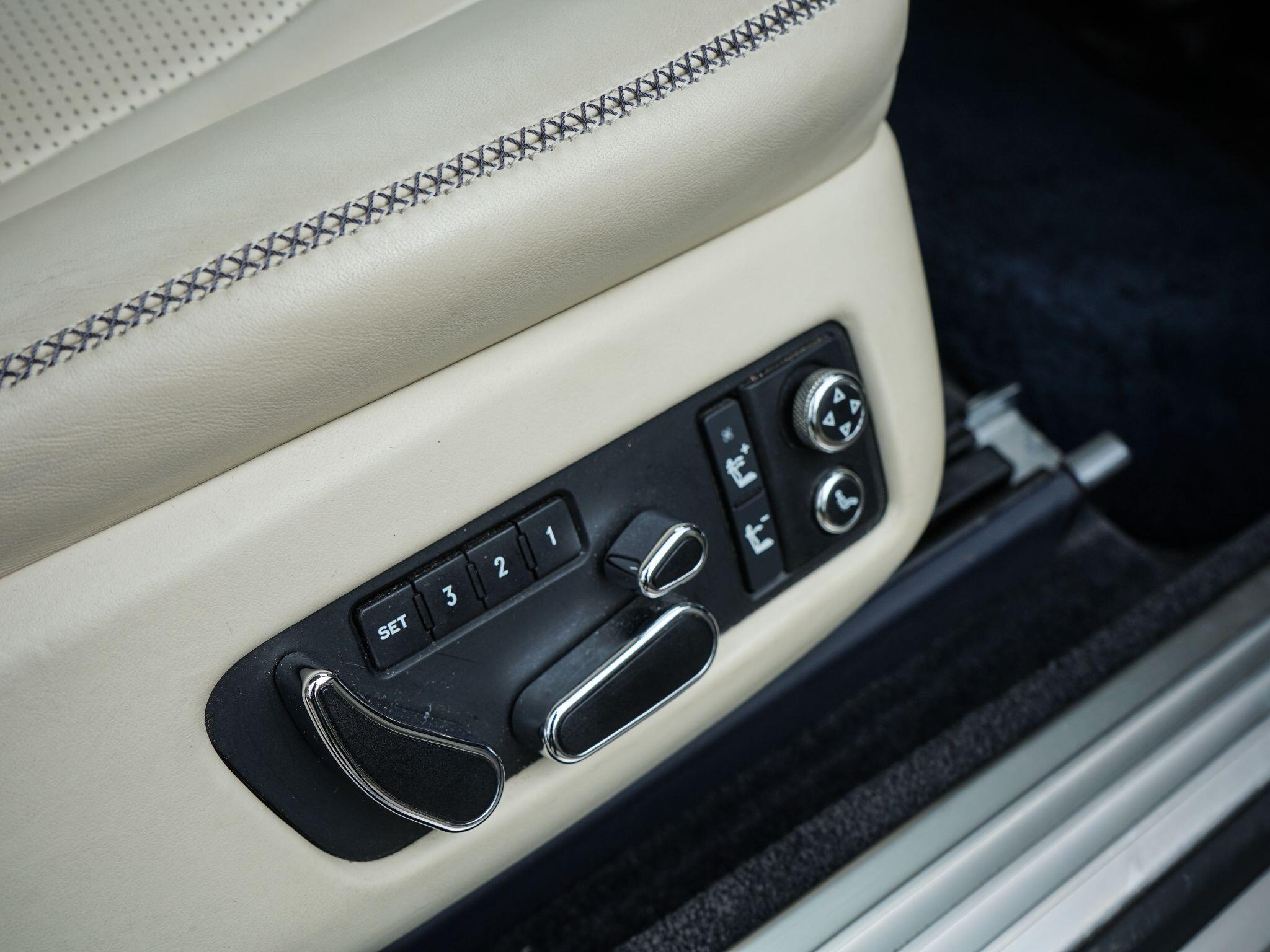 Bentley Continental 4.0 V8 GTC S Convertible 2dr Petrol Auto 4WD Euro 5 (528 ps) — photo 30
