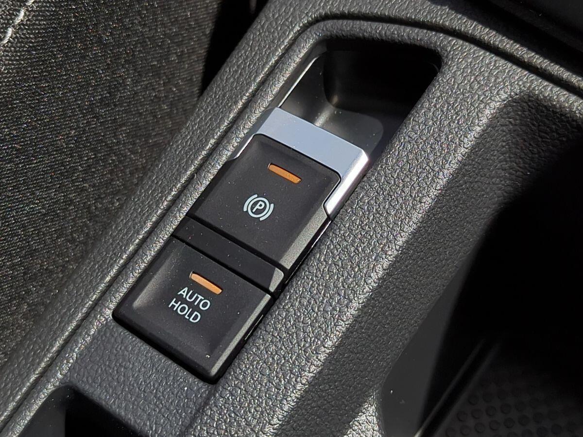 Volkswagen T-Roc Photo at-c4baf962821c4b6dadaf2d858447de33.jpg