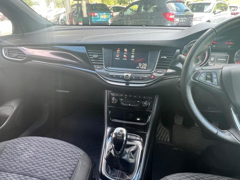 Used Vauxhall Astra BU67DKN 22