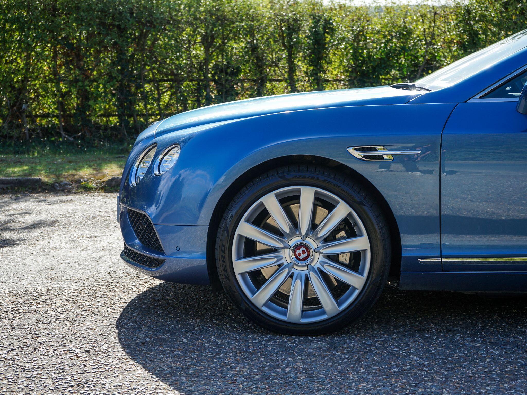 Bentley Continental 4.0 V8 GTC Convertible 2dr Petrol Auto 4WD Euro 6 (507 ps) — photo 5