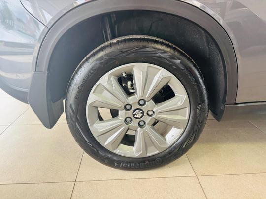 Suzuki Vitara Photo at-c520ddaa62de48cc92f76f8e4d40d152.jpg